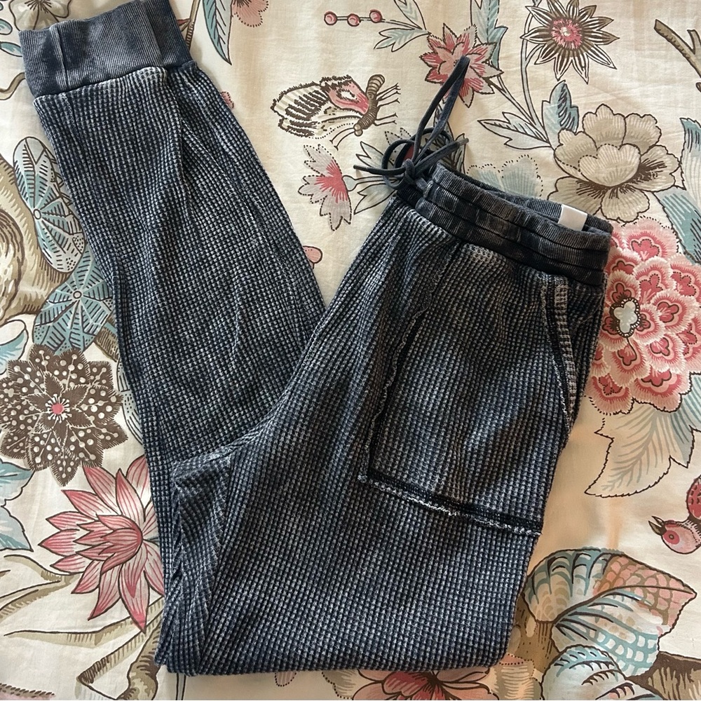 Splendid Charcoal and Light Gray Knit Pants
